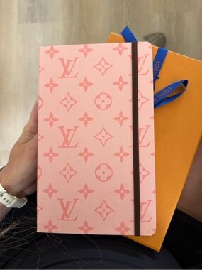 Louis Vuitton
Authentic NIB Louis Vuitton Pink Carn-Jane MM Journal / Notebook